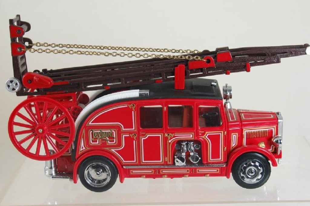 Matchbox Collectibles YSFE02; 1936 Leyland Cub Fire Engine FK-7